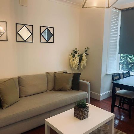 Unique 2 Bedroom Apartment In London/ Excel / Olympic City Close To Central Line Tube Station With Gated Parking Space Zewnętrze zdjęcie