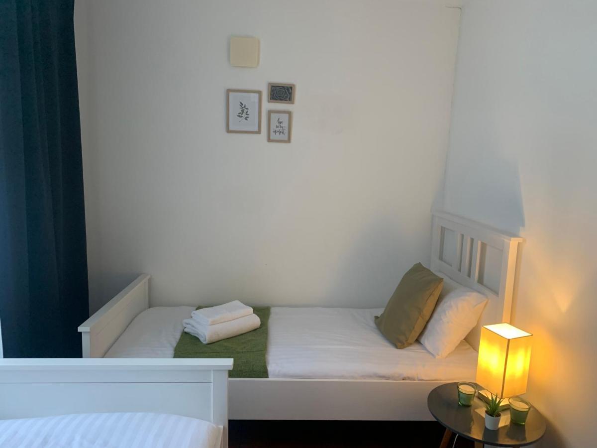 Unique 2 Bedroom Apartment In London/ Excel / Olympic City Close To Central Line Tube Station With Gated Parking Space Zewnętrze zdjęcie