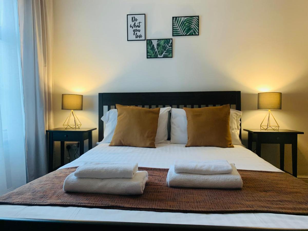 Unique 2 Bedroom Apartment In London/ Excel / Olympic City Close To Central Line Tube Station With Gated Parking Space Zewnętrze zdjęcie