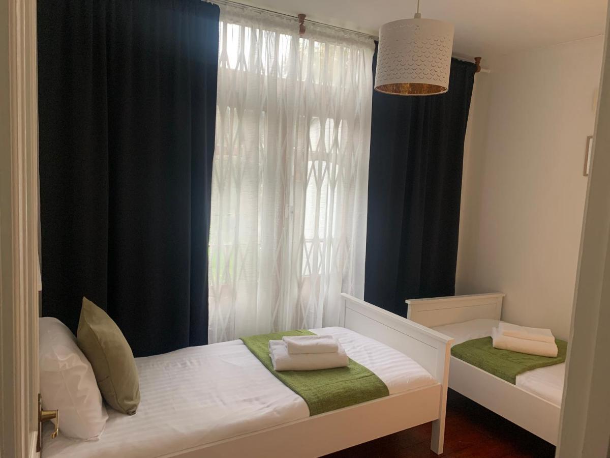 Unique 2 Bedroom Apartment In London/ Excel / Olympic City Close To Central Line Tube Station With Gated Parking Space Zewnętrze zdjęcie