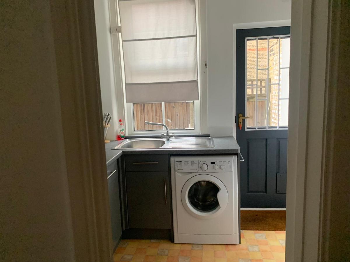 Unique 2 Bedroom Apartment In London/ Excel / Olympic City Close To Central Line Tube Station With Gated Parking Space Zewnętrze zdjęcie